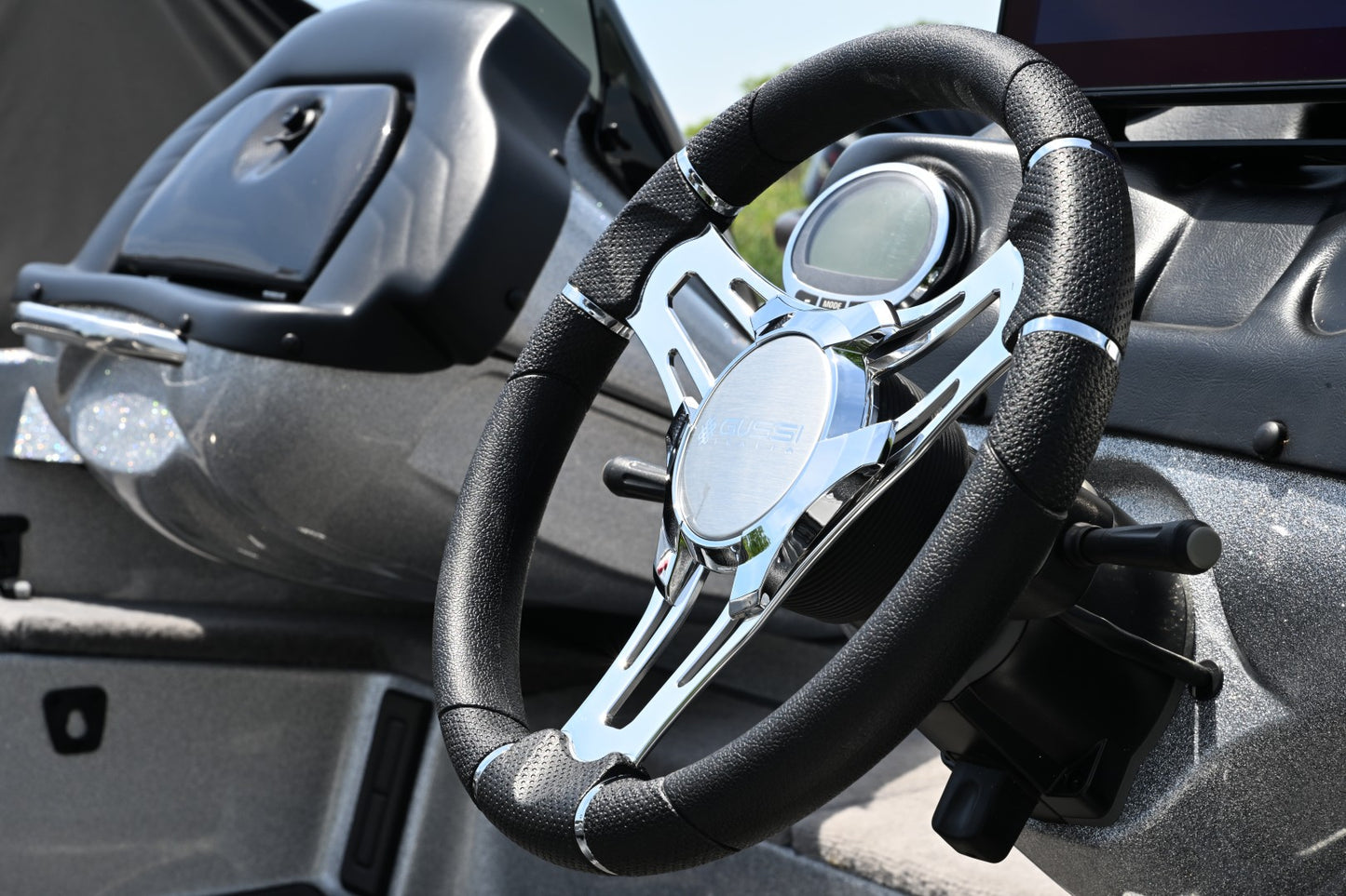 ステアリングホイール Gussi Verona Steering クロームスポーク 0126