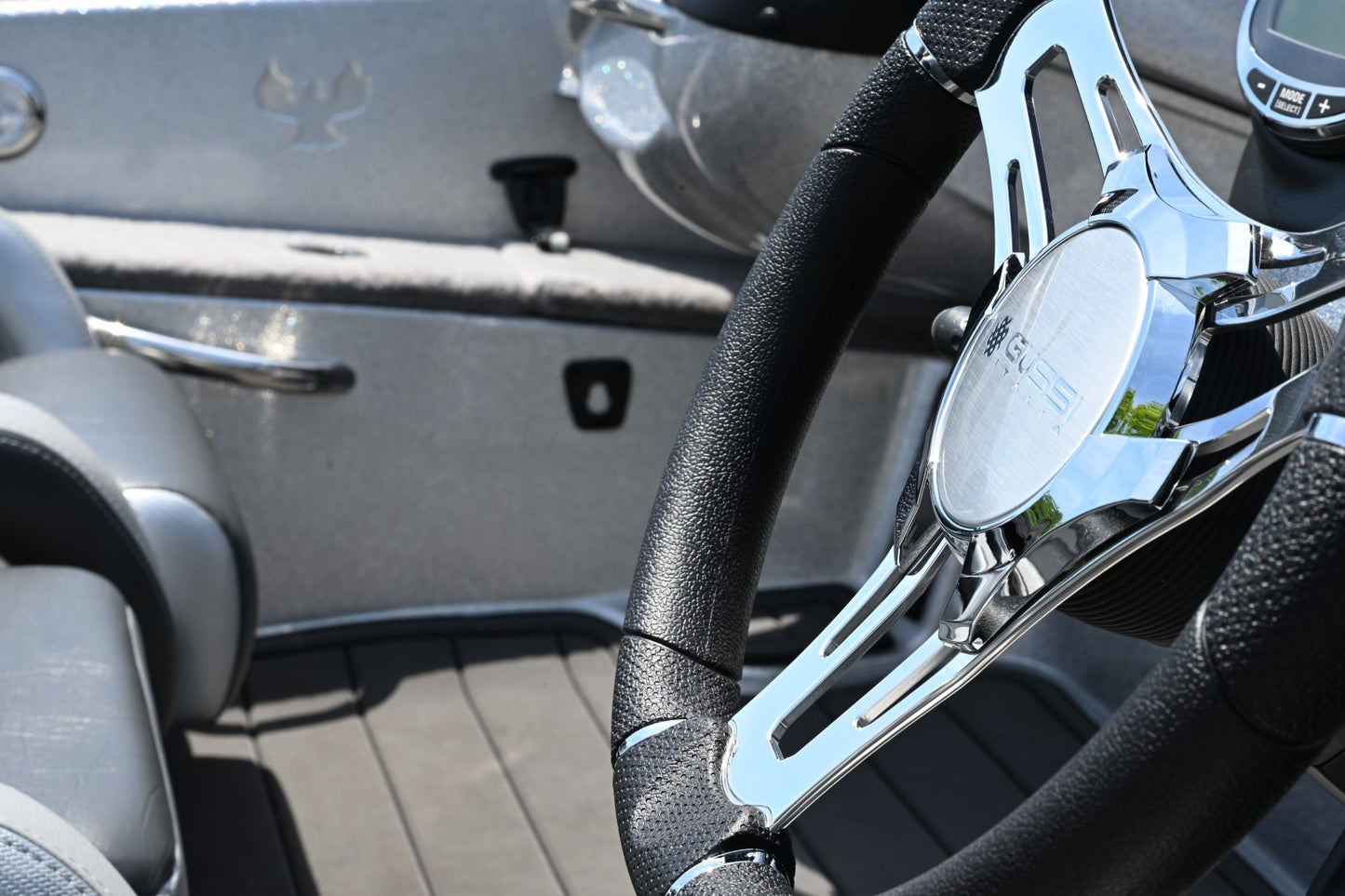 ステアリングホイール Gussi Verona Steering クロームスポーク 0126