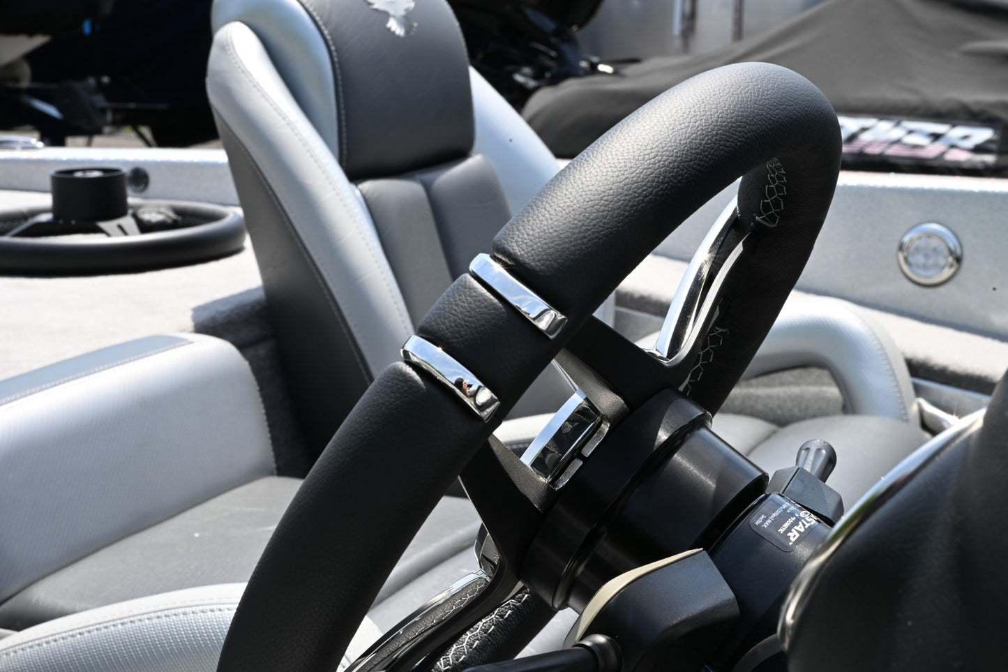 ステアリングホイールGussi Steering Wheel PERGOステンレススポークレザーリム　0130