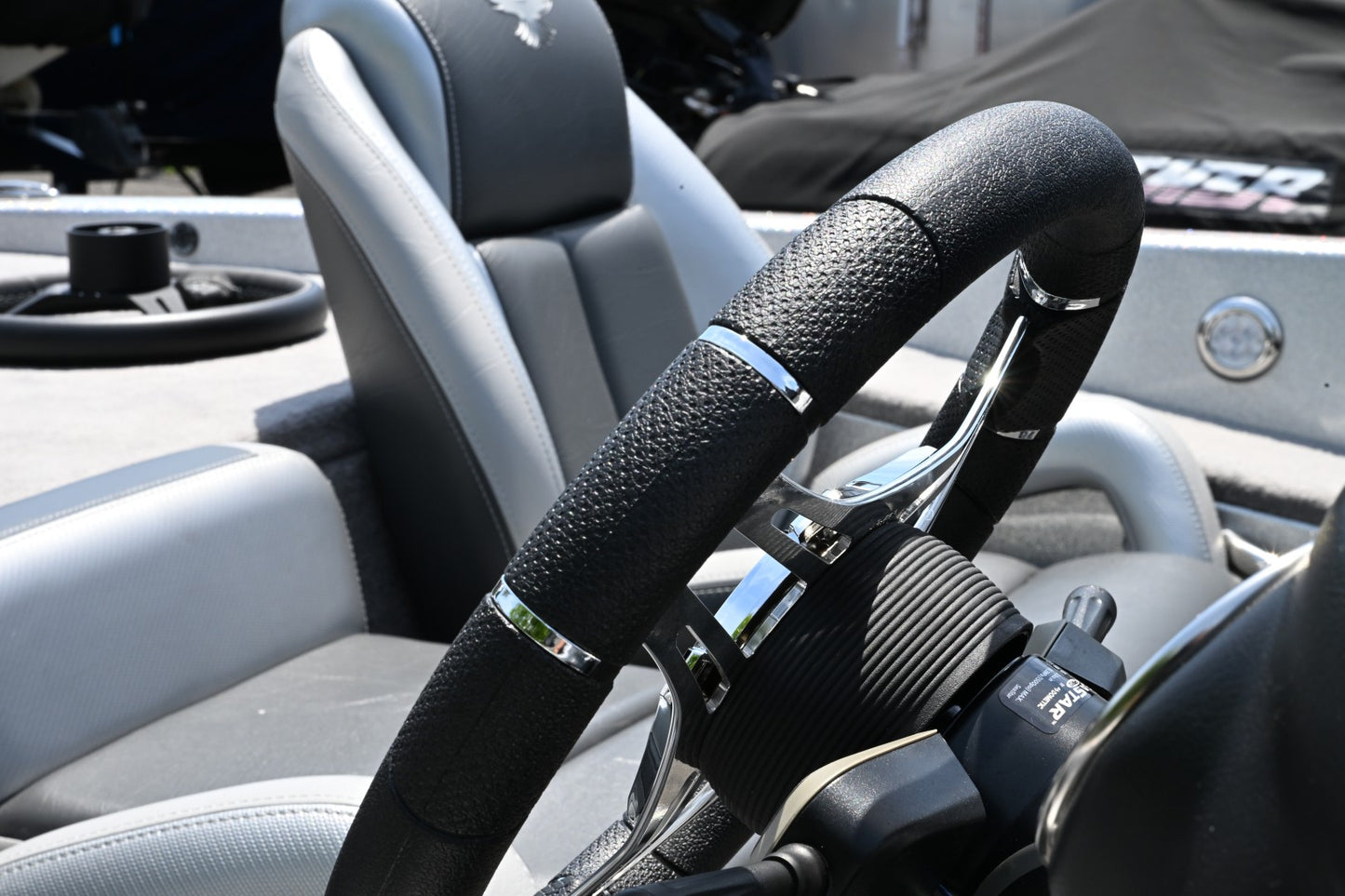 ステアリングホイール Gussi Verona Steering クロームスポーク 0126